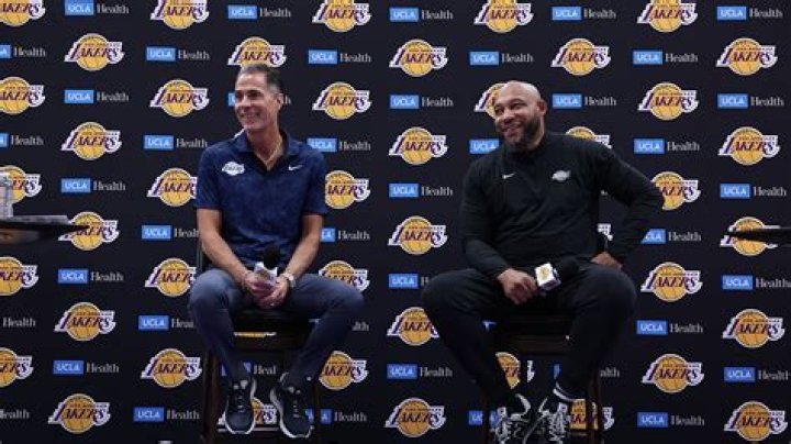 Behind The Mic: A Deep Dive Into Los Angeles Lakers Commentators