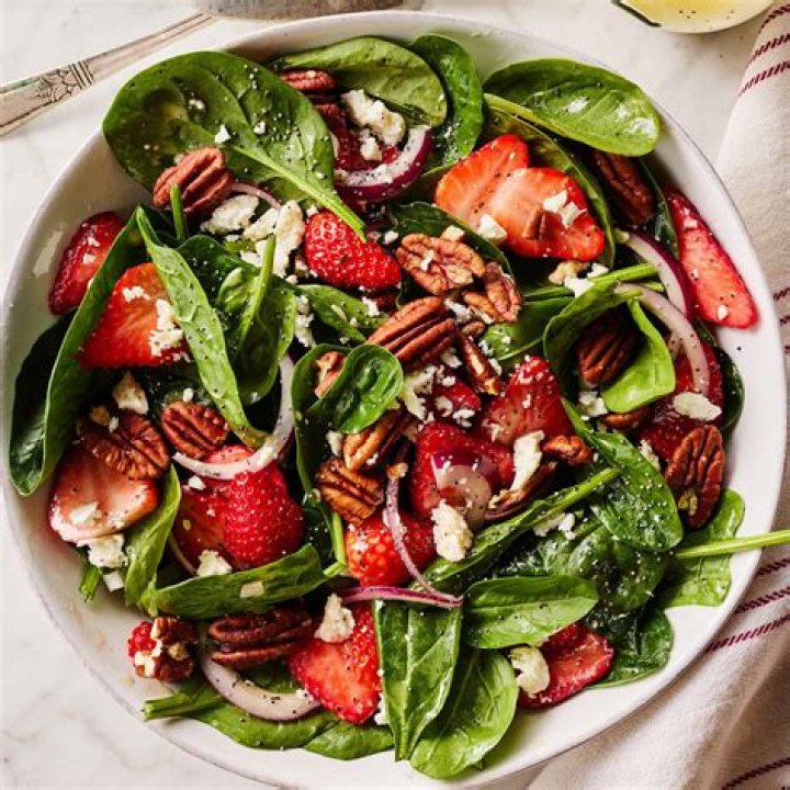 Discovering The Best Store Bought Dressing For Strawberry Spinach Salad