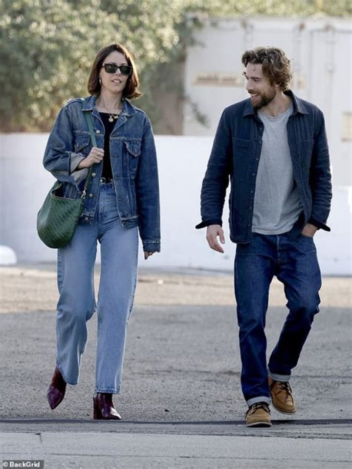 Dustin Milligan And Amanda Crew: A Dynamic Duo In Hollywood