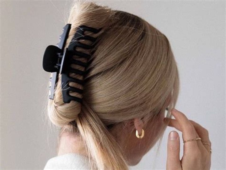 Effortlessly Chic: Easy Claw Clip Hairstyles For Every Occasion