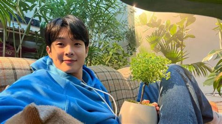 Exploring The Fascinating Choi Woo-shik Relationships