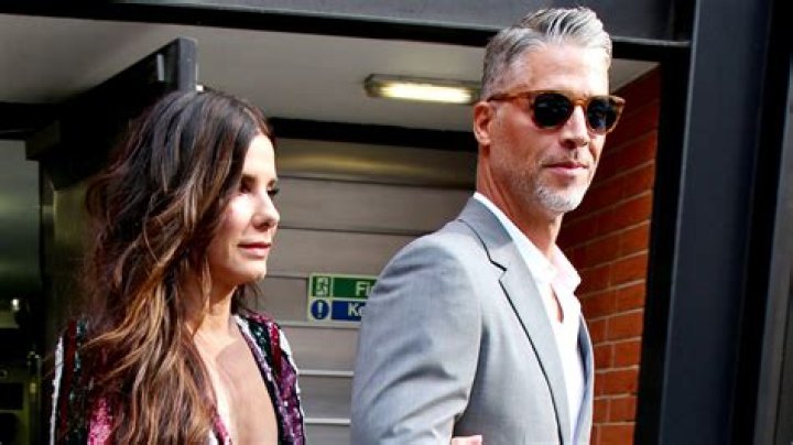 Unraveling The Connection Between Bob Schneider And Sandra Bullock