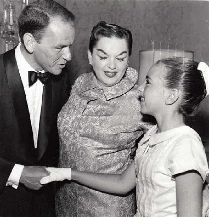 Unraveling The Connection: Is Liza Minnelli Judy Garland's Daughter?