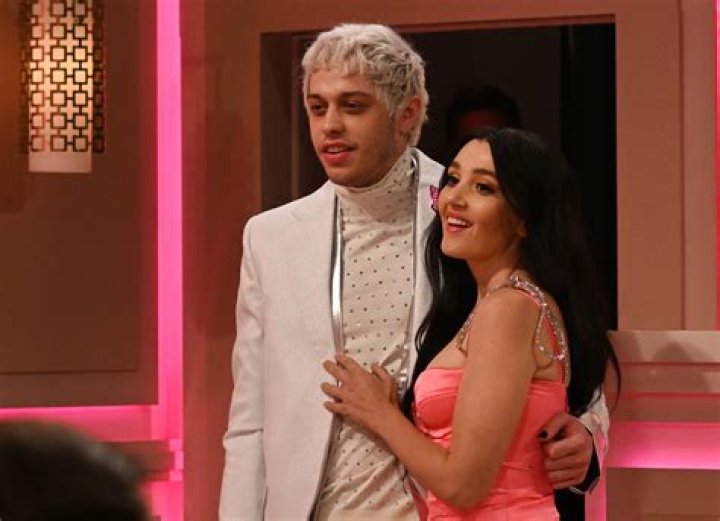 Unraveling The Mystery Of Chloe SNL Boyfriend: Who Captivated The Comedian's Heart?